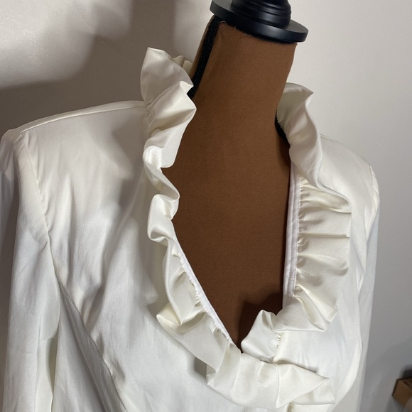 XSCAPE ivory ruffled special occasion top with rhinestone button buckle size 12 - Picture 7 of 15